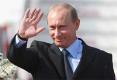 Tổng thống Nga PuTin dùng tay che mặt trời